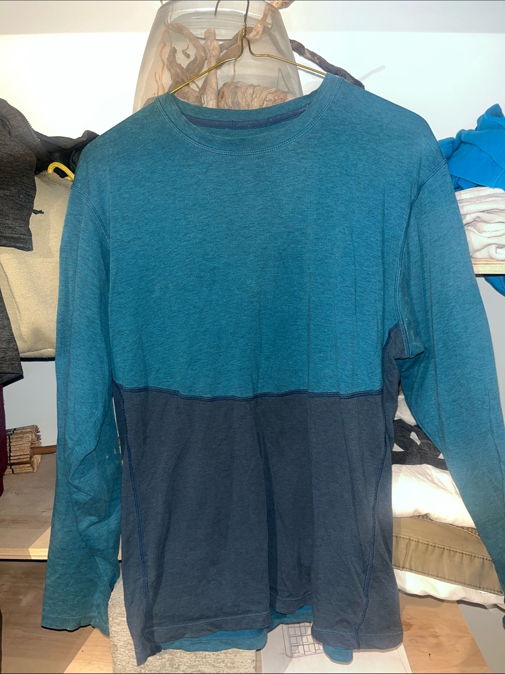 MEC Heather Teal Long Sleeve Top with Yellow Accent men’s large .